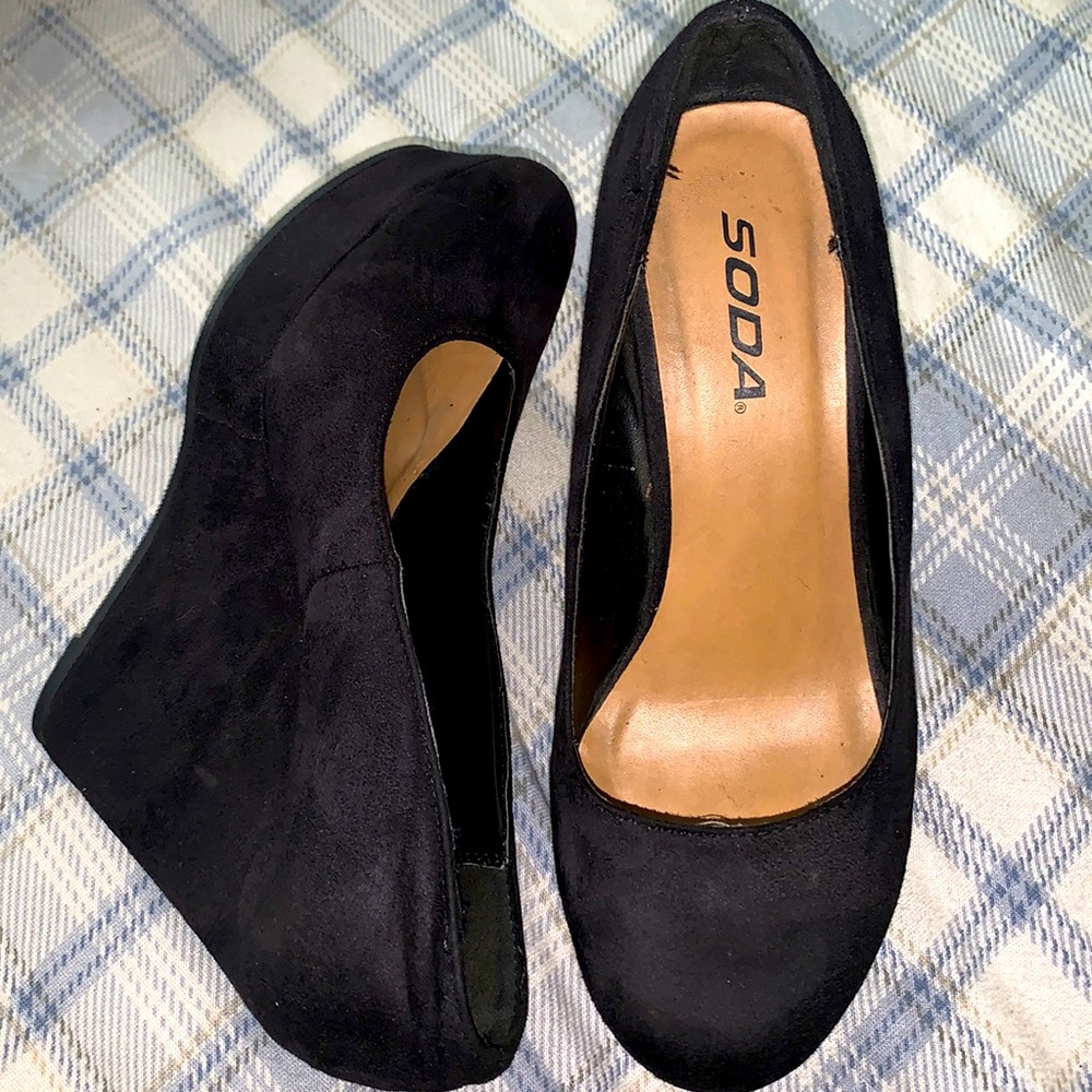 Black Wedges size 7.5 but fit like a 7